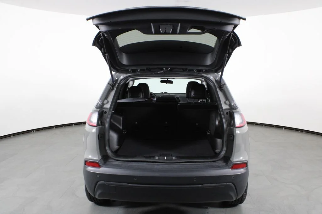 Used 2020 Gray Jeep Latitude Plus image 15