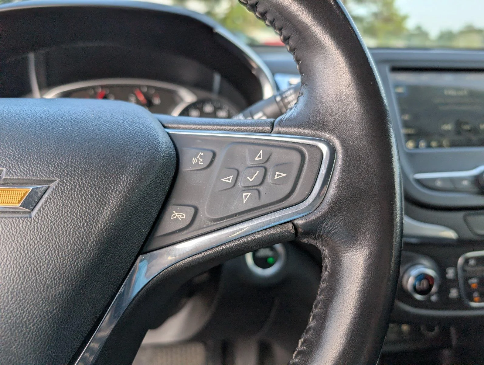 Used 2019 MOSAIC BLACK METALLIC Chevrolet LT image 26