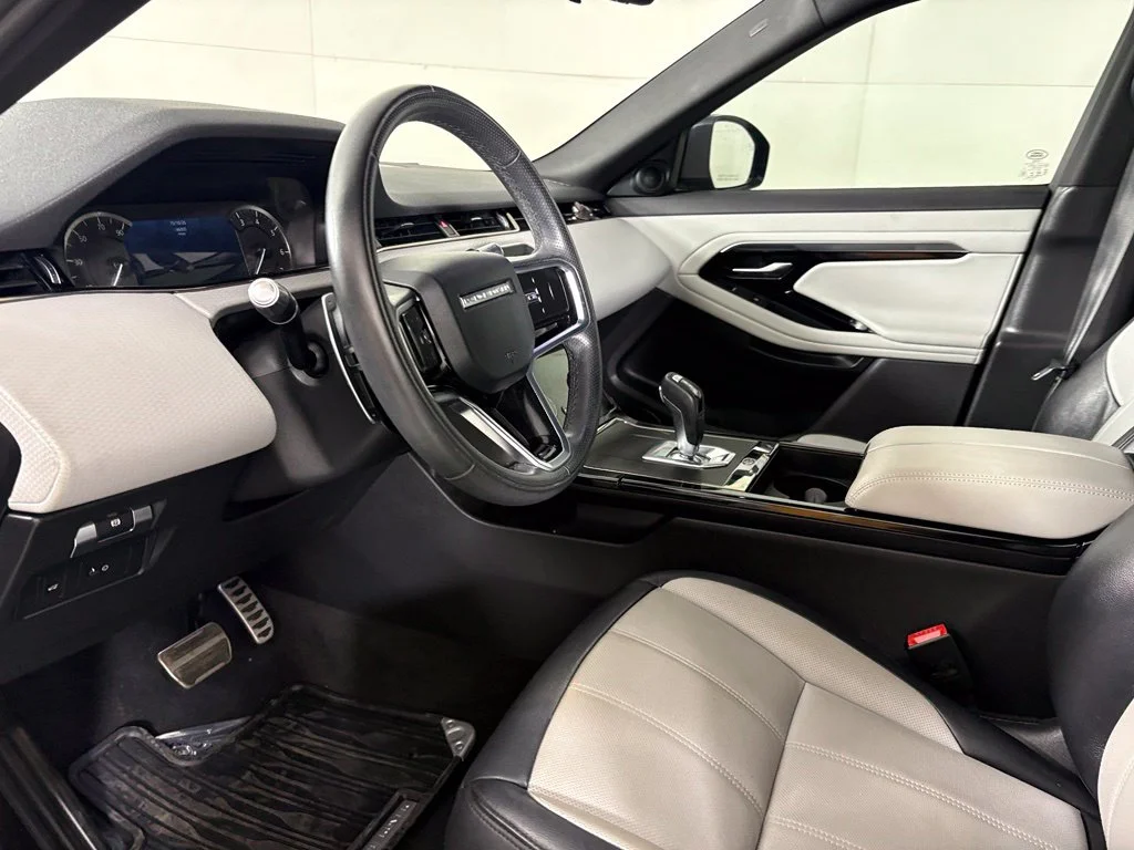 Used 2022 Silver Land Rover Dynamic image 23