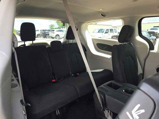Used 2019 Brilliant Black Crystal Pearlcoat Chrysler Touring Plus image 14