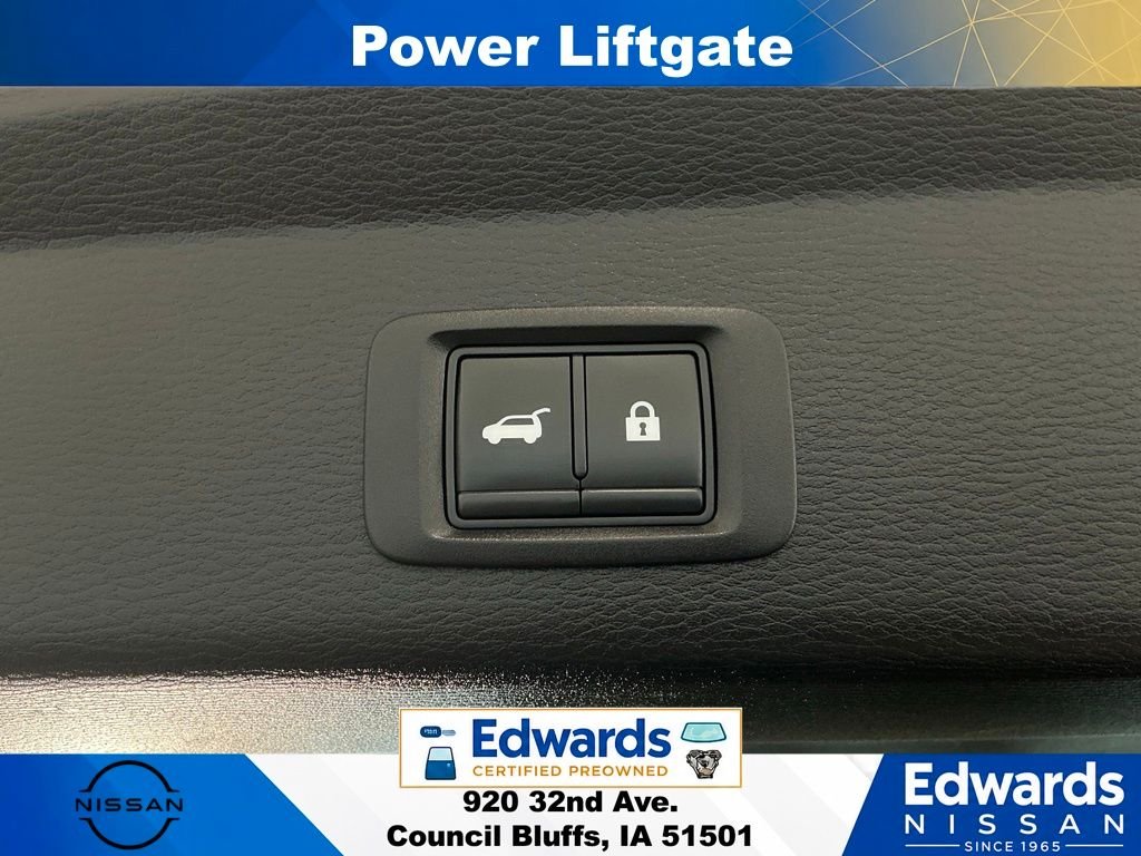 Used 2022 Blue Mitsubishi SE image 14