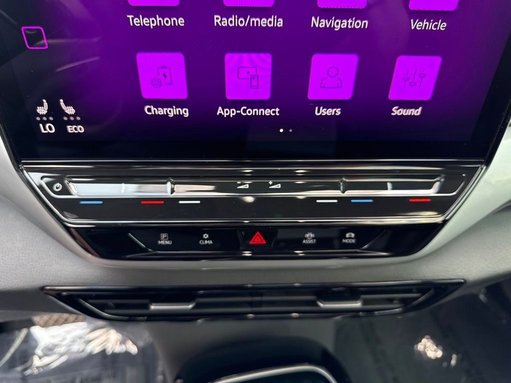 Certified Used 2023 Silver Mist Metallic Volkswagen Pro S image 19
