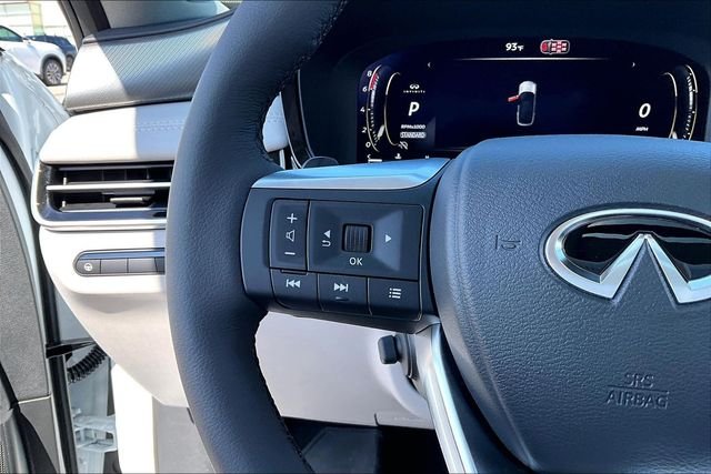 New 2027 RADIANT WHITE INFINITI LUXE image 18