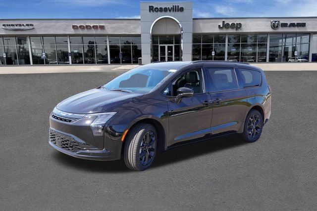 New 2027 Diamond Black Crystal Pearl-Coat Exterior Paint Chrysler Limited image 7