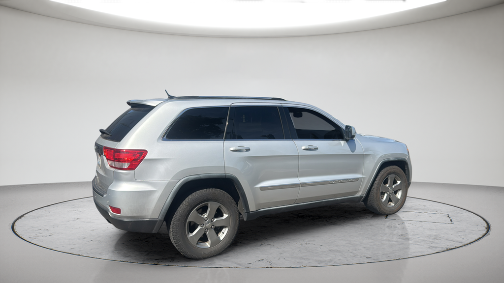 Used 2011 Silver Jeep Laredo image 5