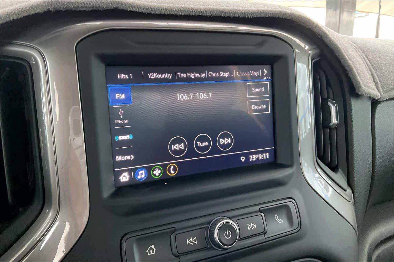 Used 2022 Silver Ice Metallic Chevrolet Custom image 32
