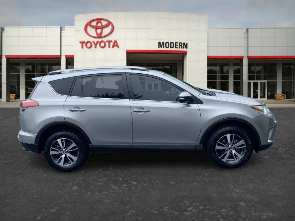 Used 2018 Silver Sky Metallic Toyota XLE image 4