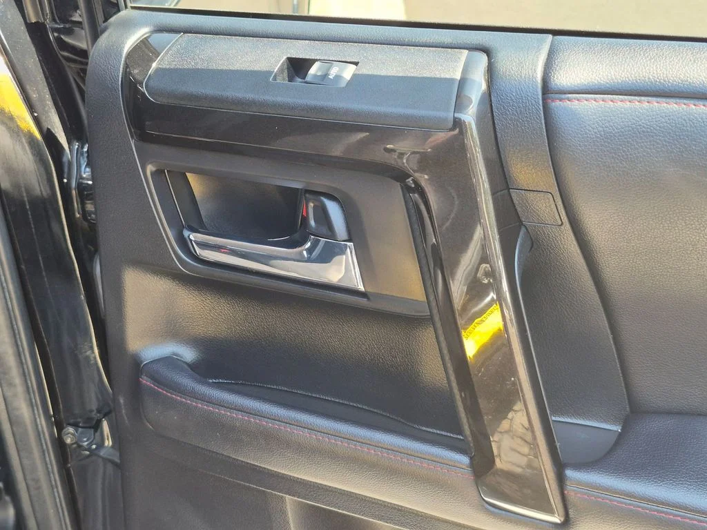 Used 2020 Black Toyota Venture image 21