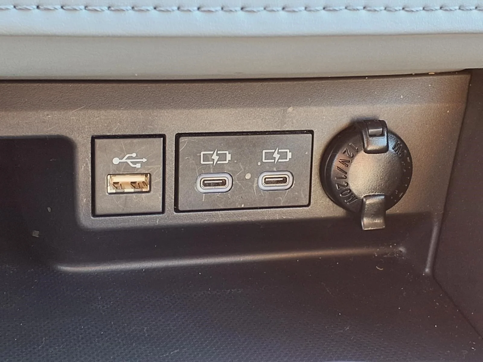 2024 Toyota Highlander LE - Photo 16