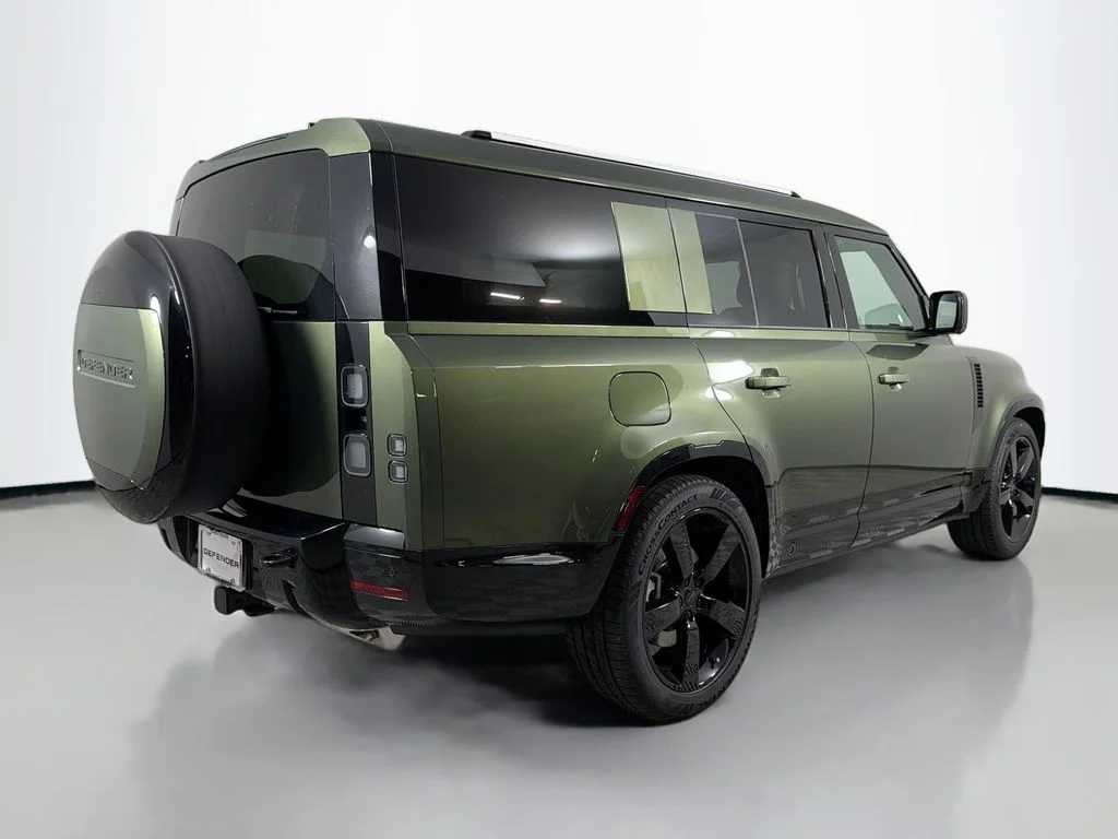 New 2026 Woolstone Green Metallic Land Rover X-Dynamic SE image 5