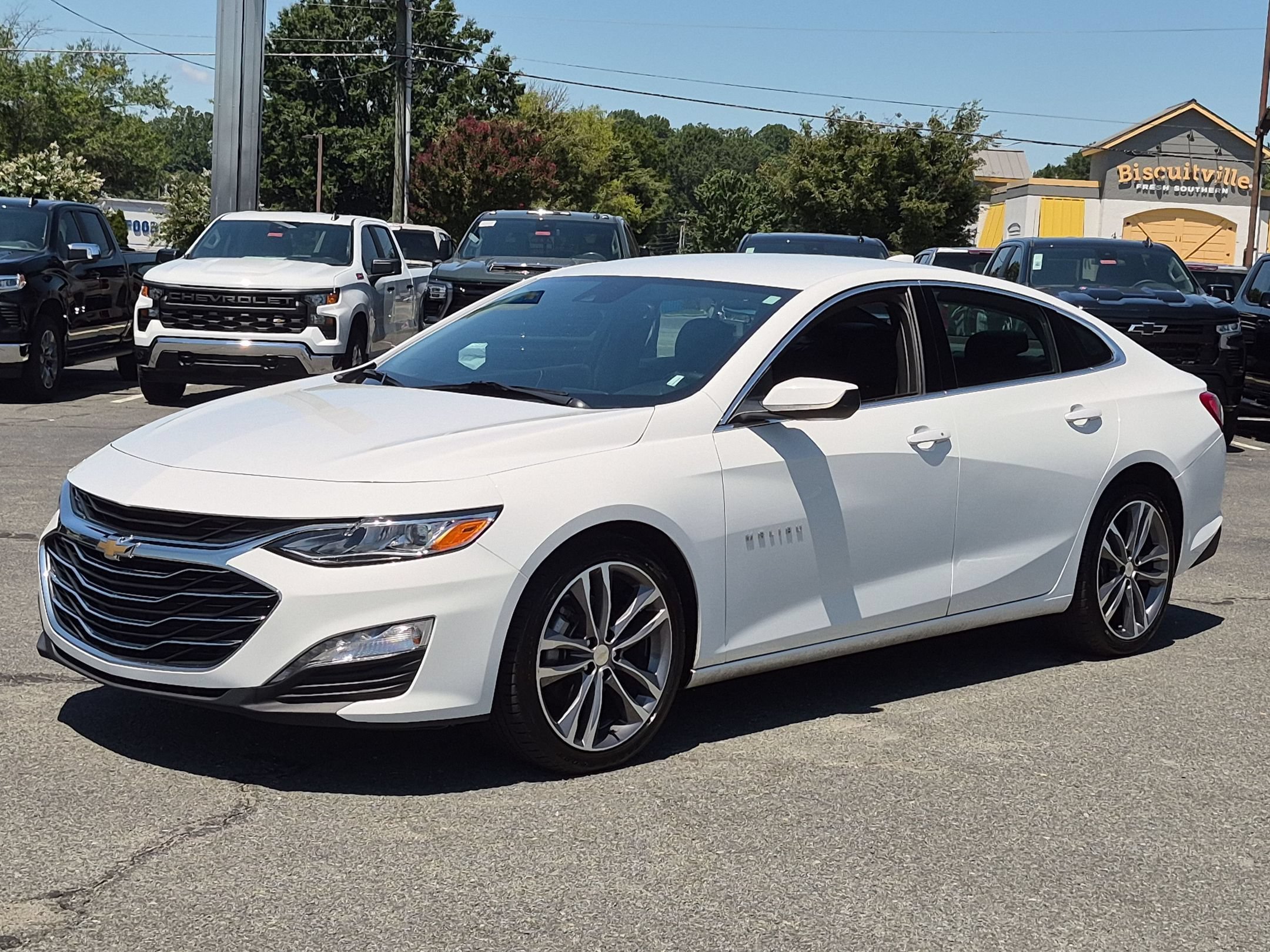 Used 2024 Summit White Chevrolet 2LT image 1