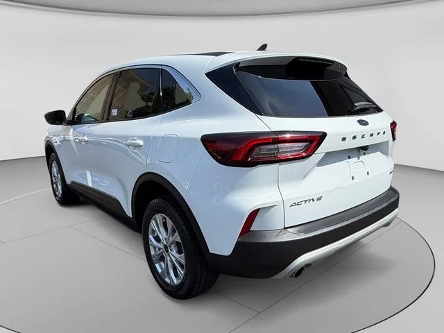 Used 2024 Oxford White Ford Active image 3