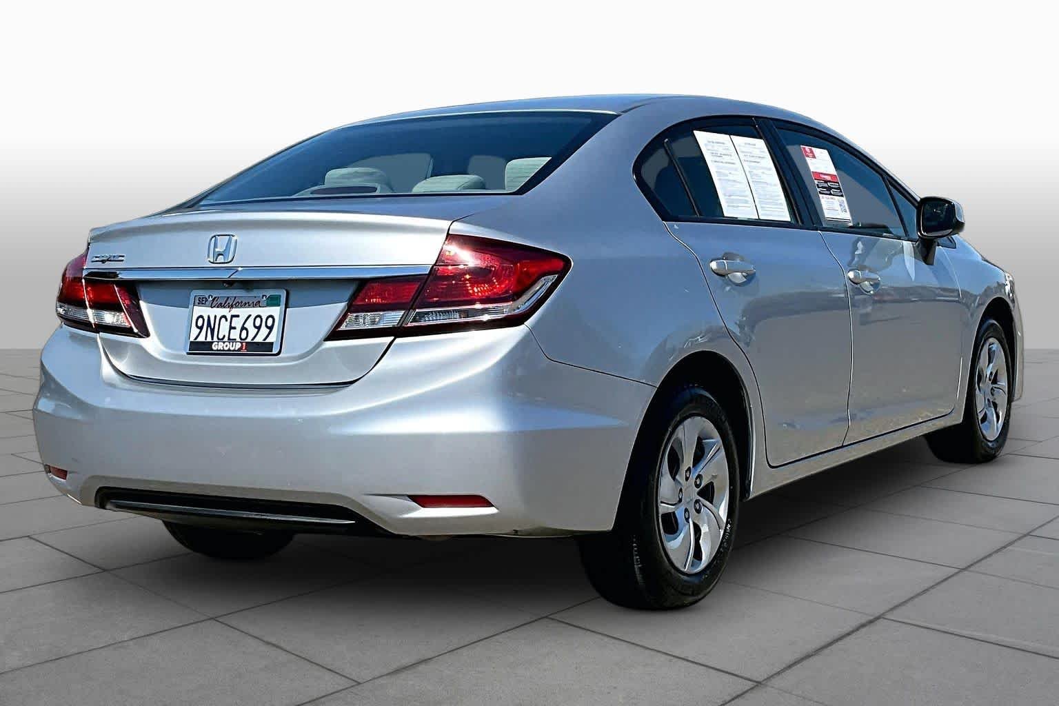 Used 2013 Alabaster Silver Metallic Honda LX image 12