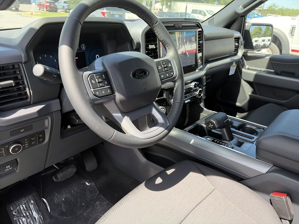 New 2026 Agate Black Metallic Ford XLT image 11