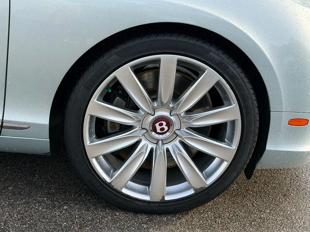 Used 2013 Silverlake Metallic Bentley GT V8 Convertible image 8