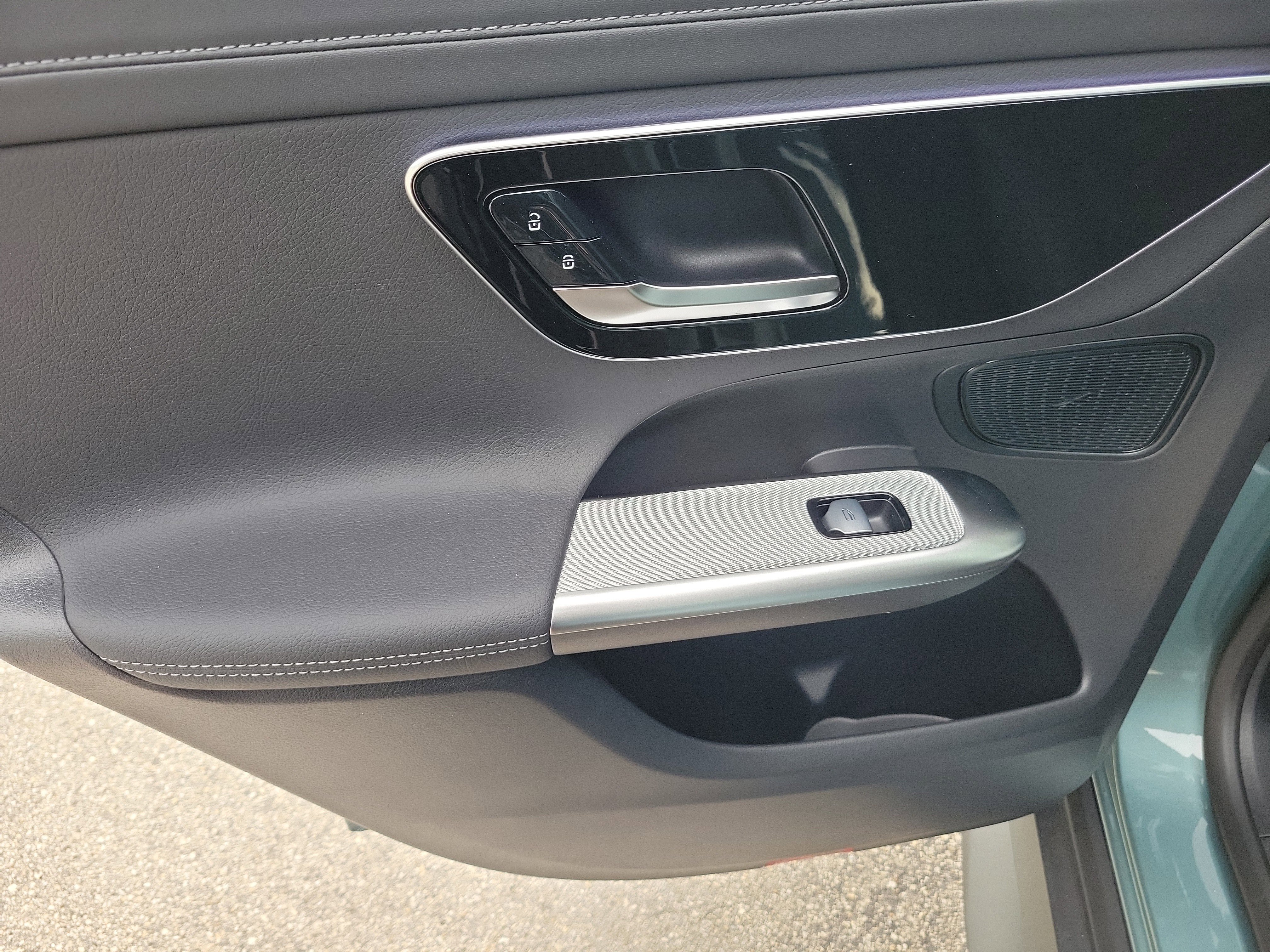 New 2026 Verde Silver Metallic Mercedes-Benz GLC 300 image 40