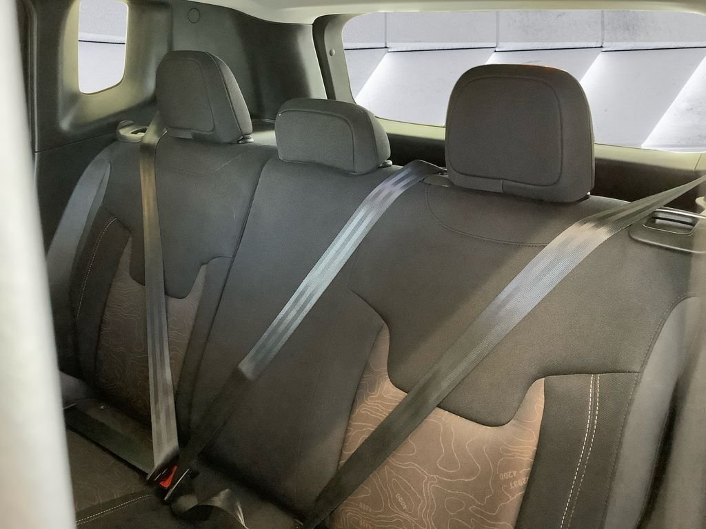 Used 2023 Blue Jeep Altitude image 18