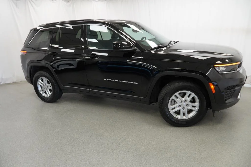 Used 2024 Black Jeep Laredo image 17