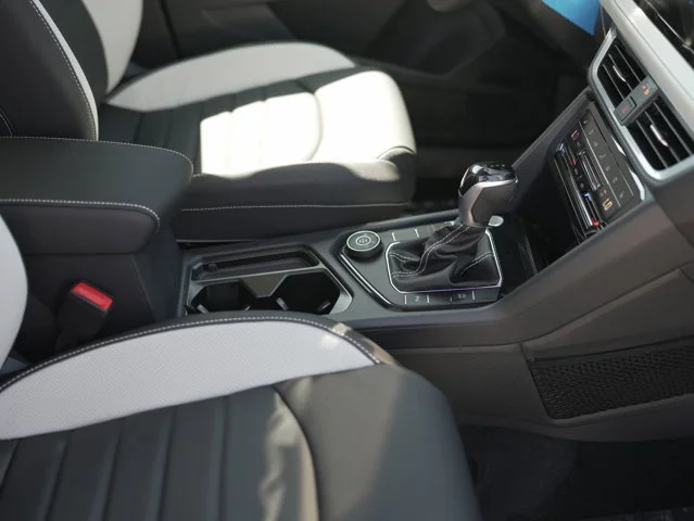 2025 Volkswagen Taos SEL - Photo 17