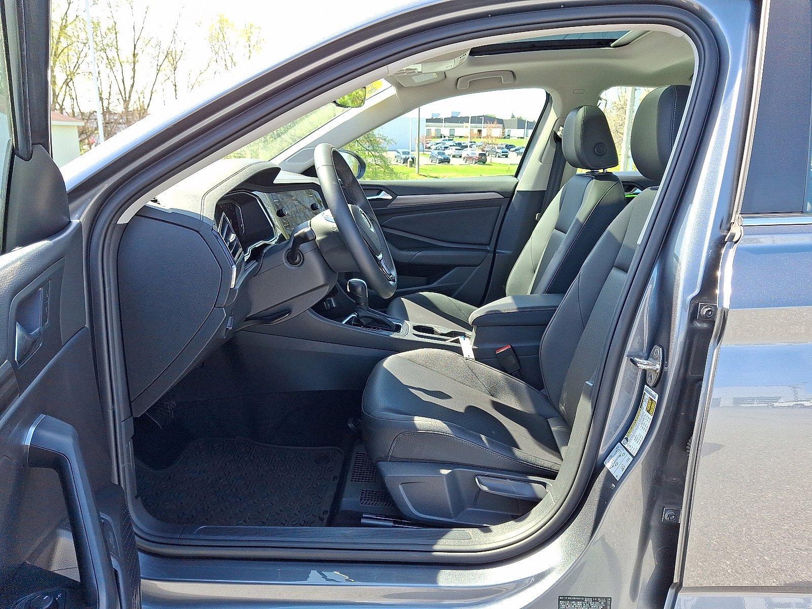 Used 2020 Platinum Gray Metallic Volkswagen SEL image 15