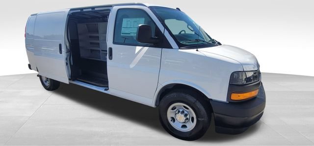 New 2025 Summit White Chevrolet WT image 1