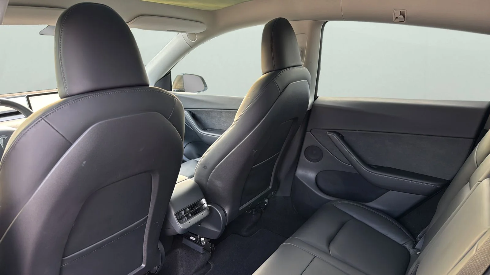 Used 2022 Black Tesla Long Range image 28