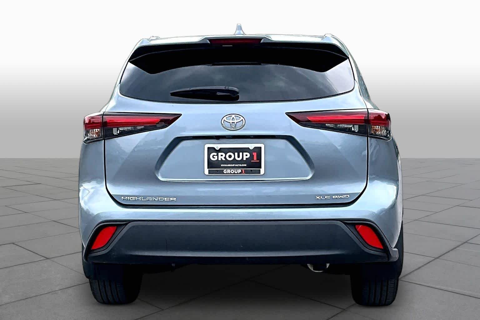 Used 2024 Moon Dust Toyota XLE image 5