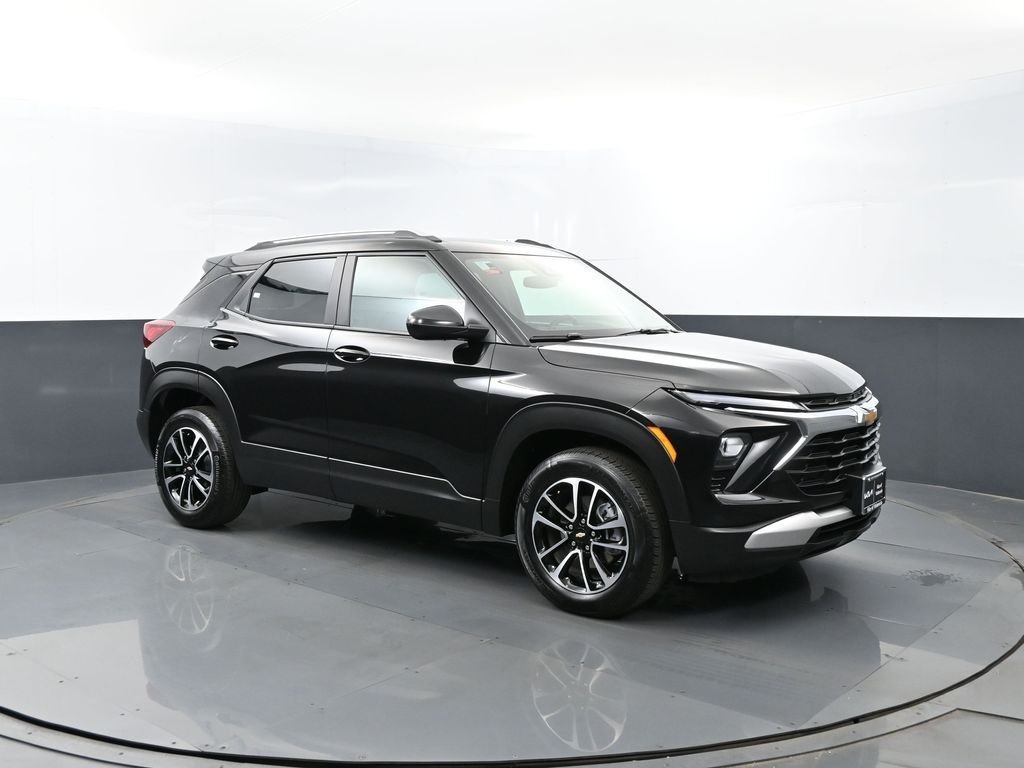 Used 2025 Black Metallic Chevrolet LT image 3
