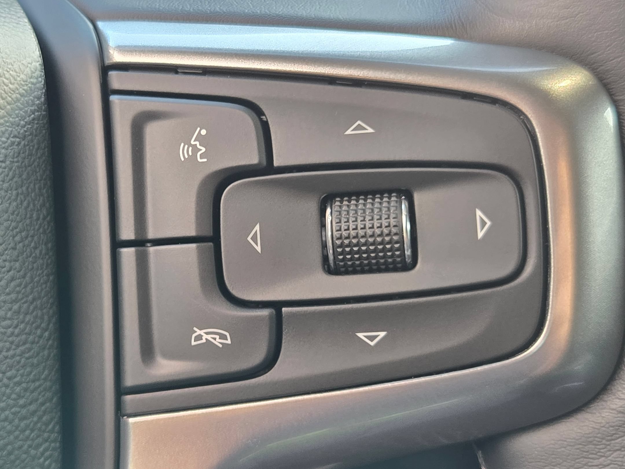 Used 2022 Iridescent Pearl Tricoat Chevrolet RST image 28