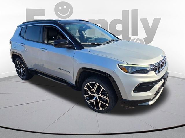 Used 2024 Silver Jeep Limited image 3