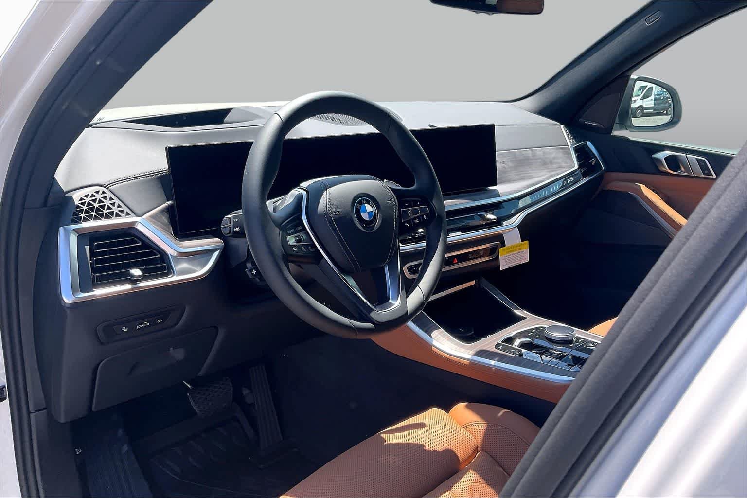 New 2026 Mineral White Metallic BMW xDrive50e image 9