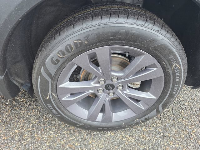 Used 2024 Silver Ford XLT image 29