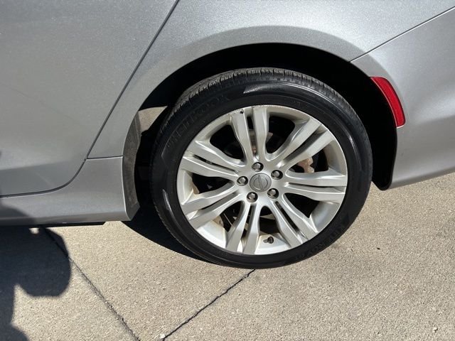 Used 2015 Silver Chrysler Limited image 10
