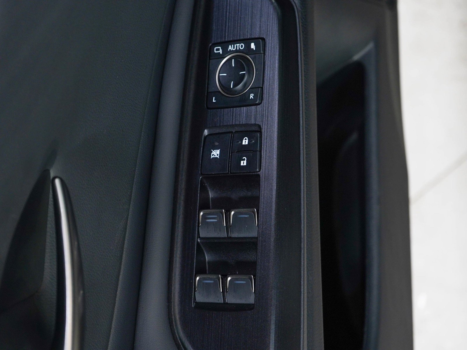 Used 2021  Lexus ES 350 image 19