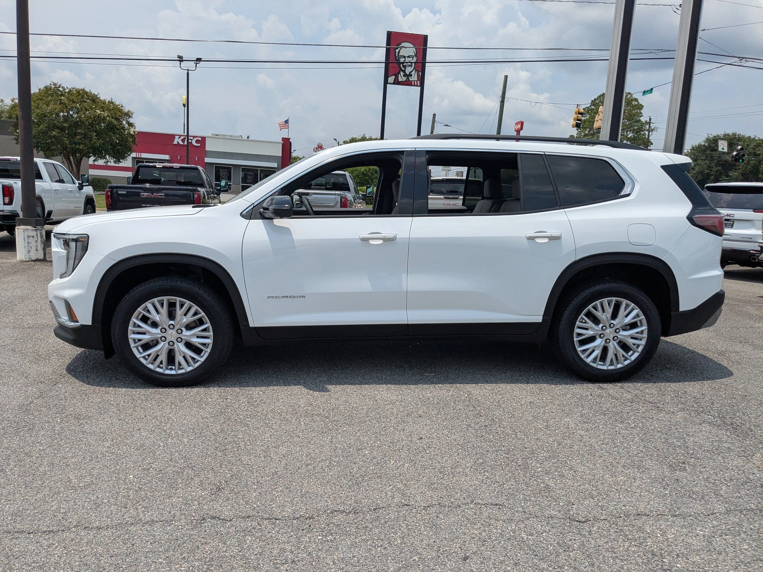 2026 GMC Acadia Elevation - Photo 9
