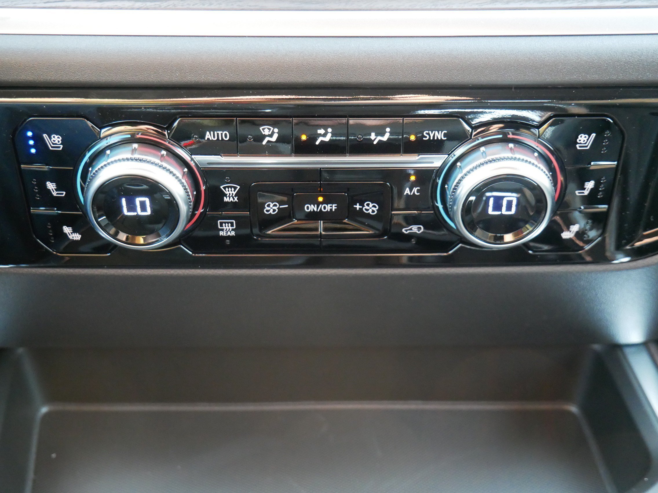 2026 GMC Sierra 1500 SLT - Photo 8