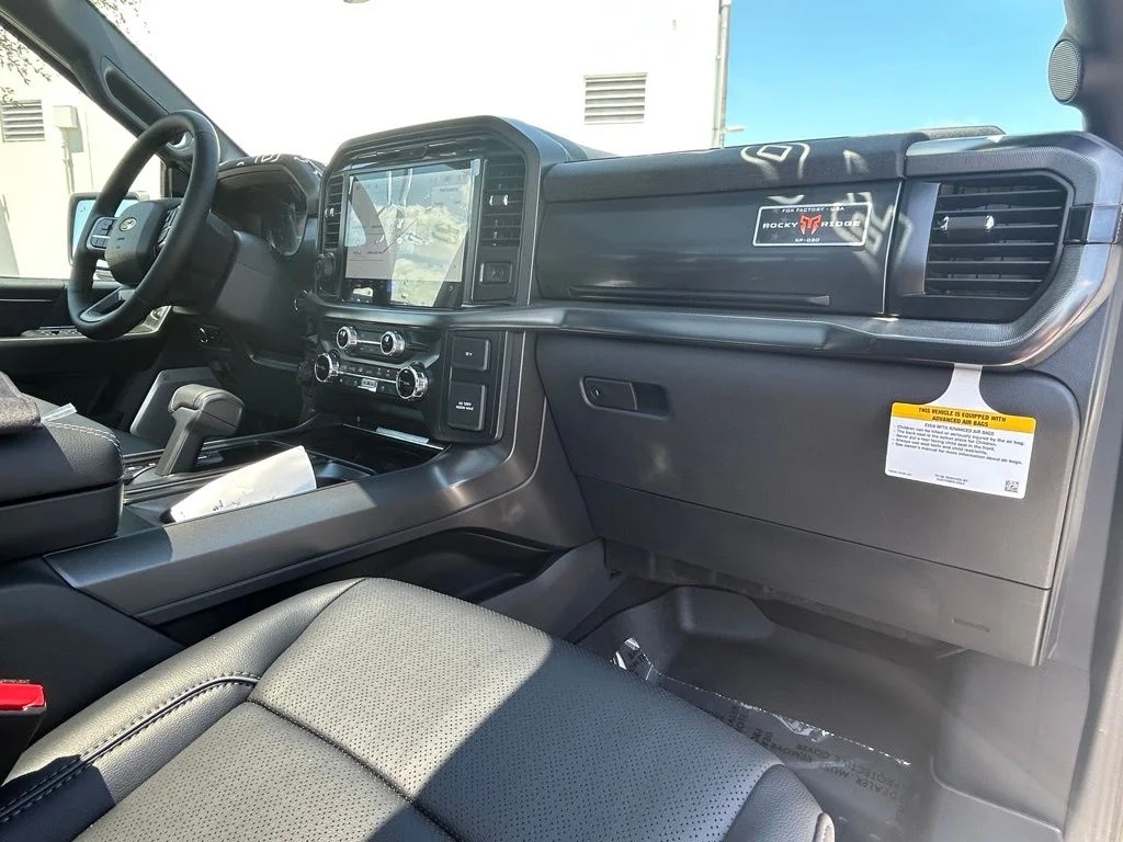 New 2026 Oxford White Ford Lariat image 31