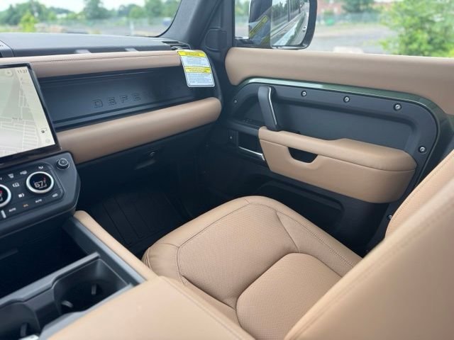 New 2026 Woolstone Green Land Rover X-Dynamic SE image 12