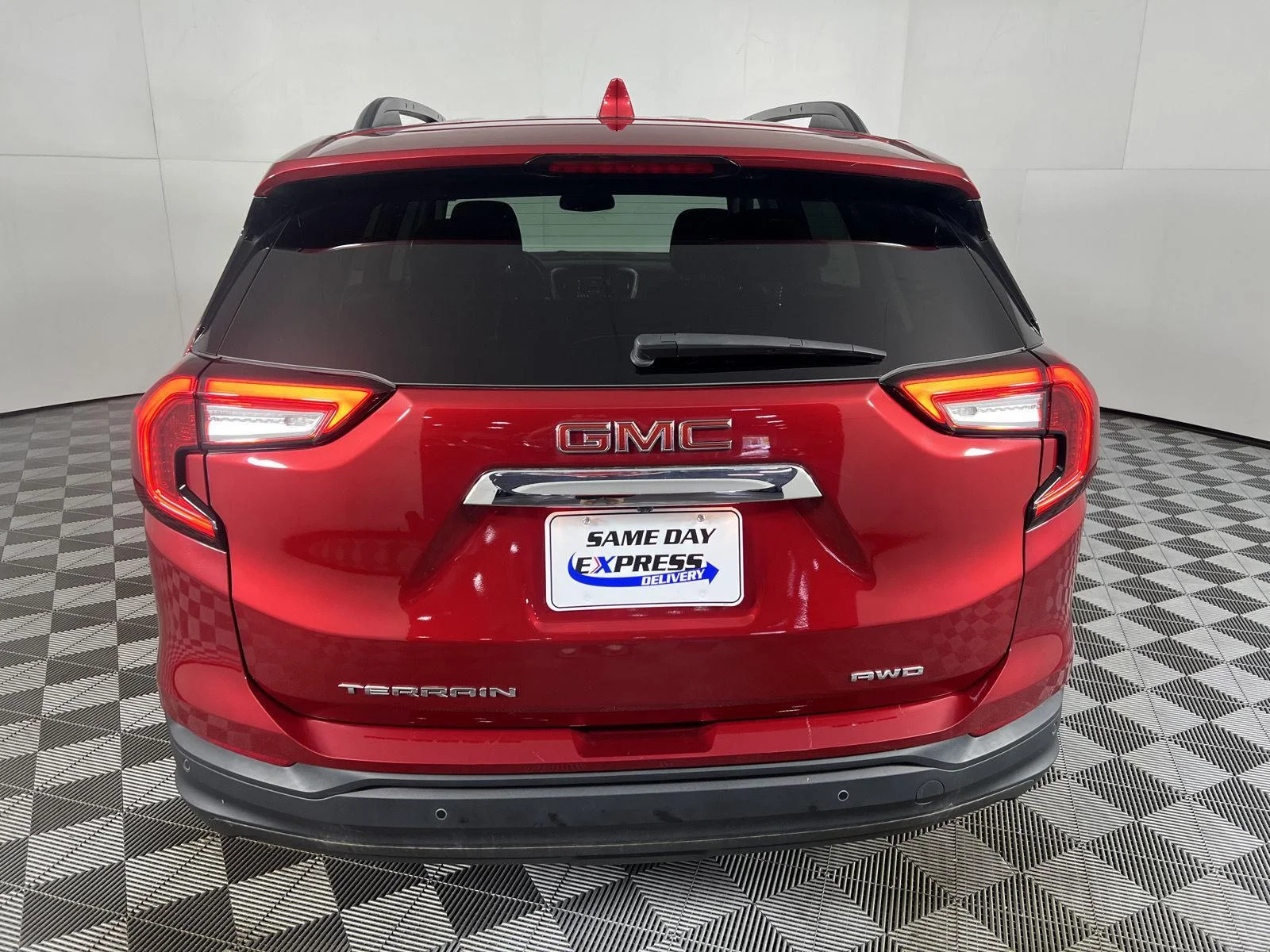 Used 2023 Volcanic Red Tintcoat GMC SLE image 7