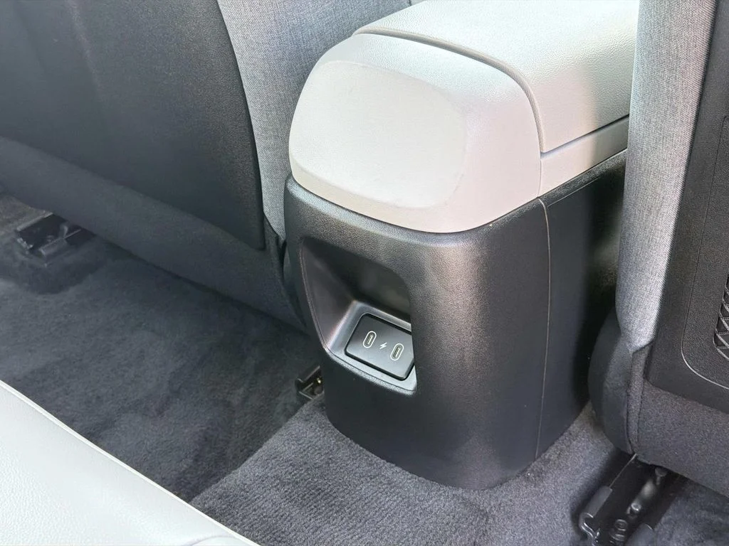 Used 2025 White Hyundai Limited image 27