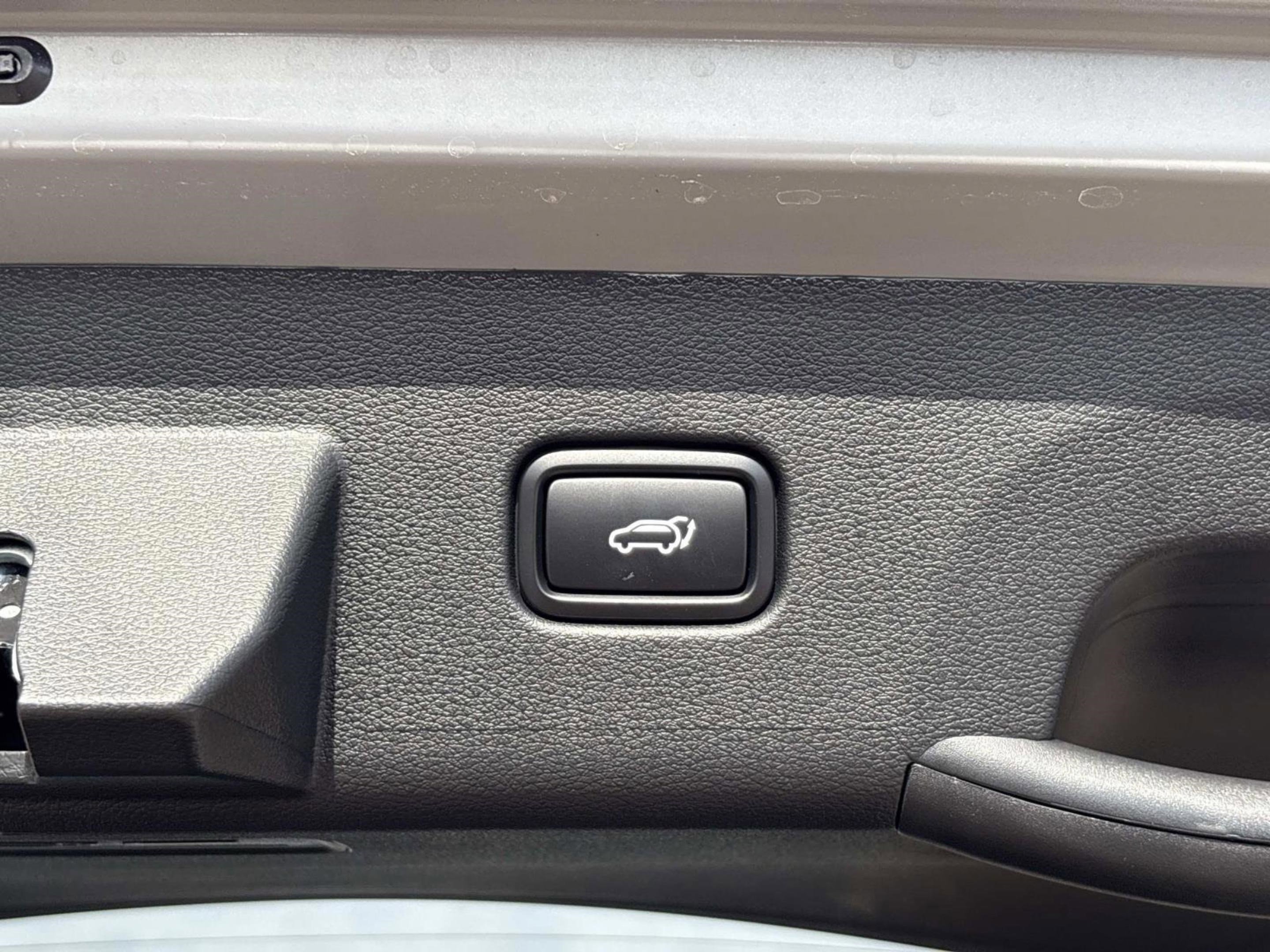 New 2026 Wolf Gray Kia X-Line image 13