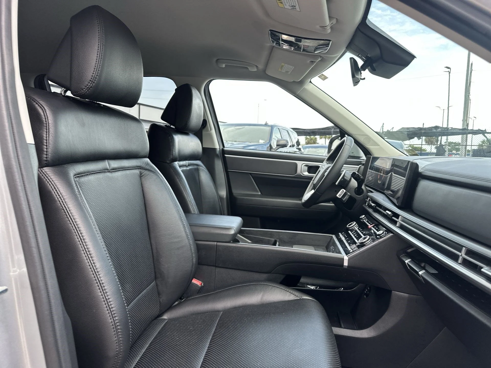 Used 2024 Shimmering Silver Hyundai SE image 22