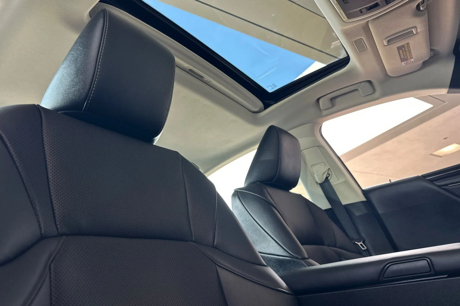 Used 2020 White Pearl Lexus 300h image 13