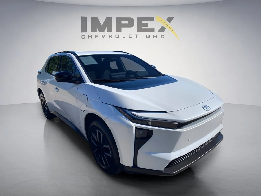 Used 2026 White Toyota XLE image 7