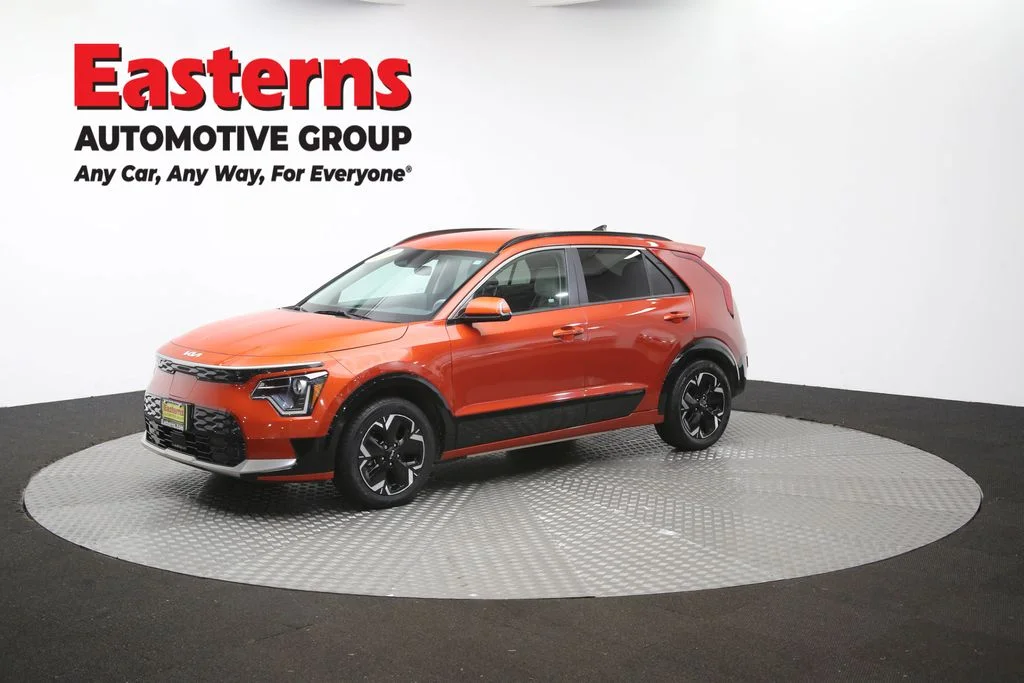 Used 2023 Red Kia Wind image 55