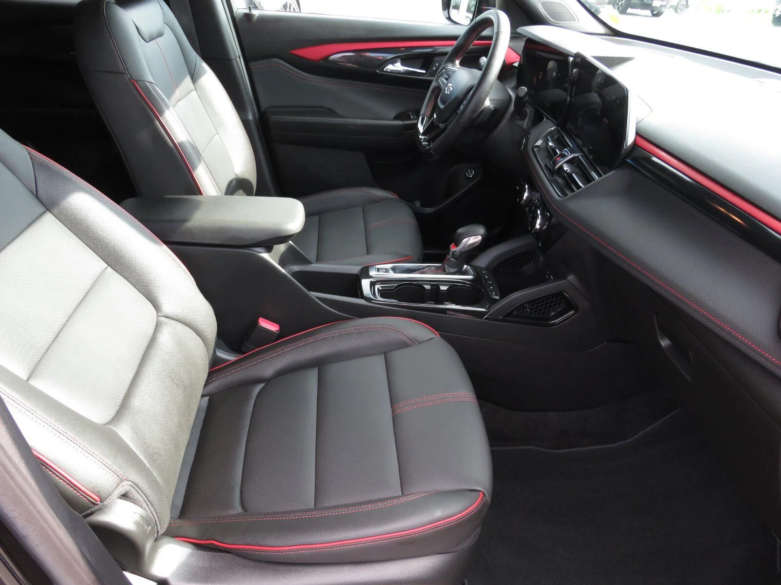 Used 2025 Mosaic Black Metallic Chevrolet RS image 17