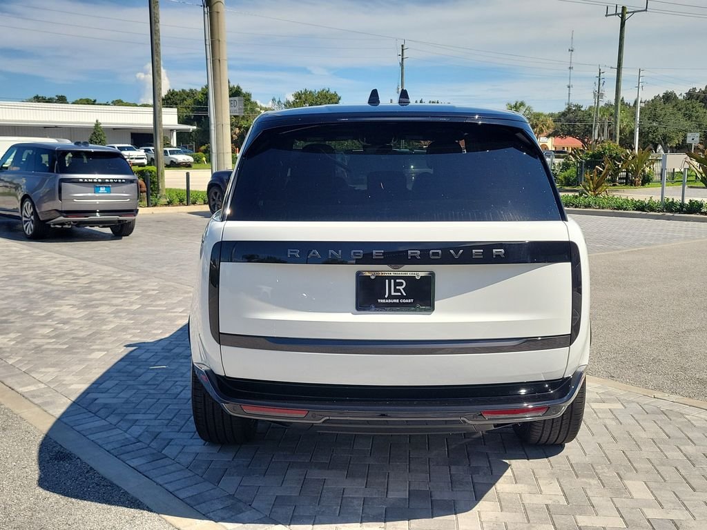 New 2027 Fuji White Land Rover SE image 4