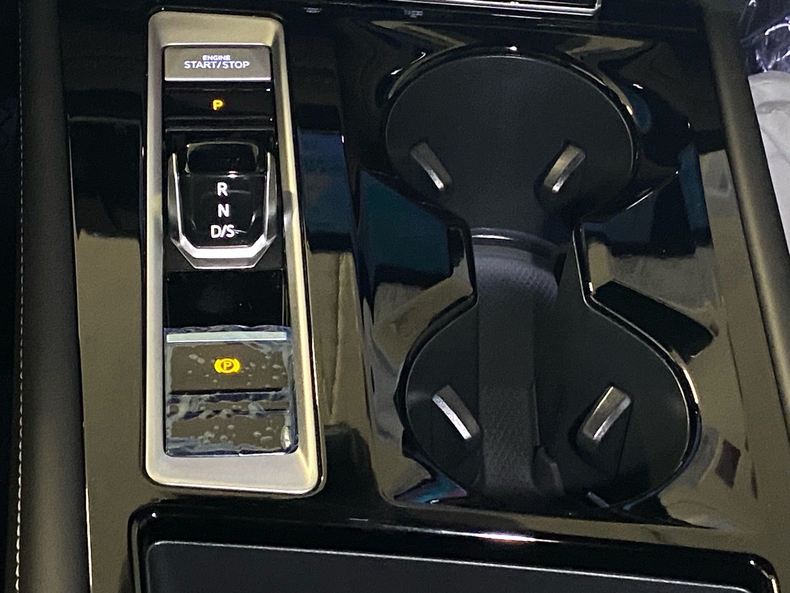 New 2026 White Volkswagen SE w/Technology image 7