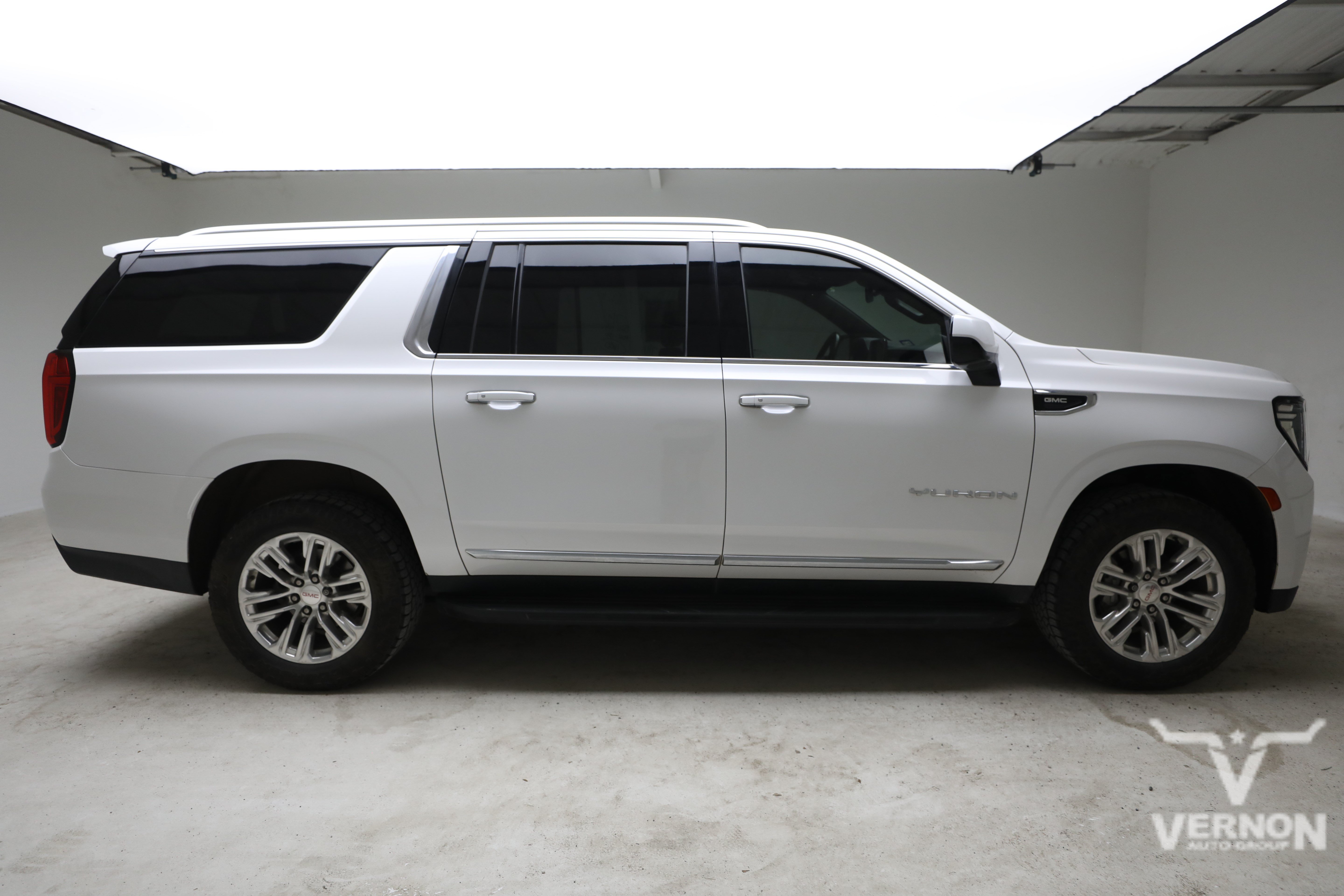 Used 2023 White Frost Tricoat GMC Y image 5