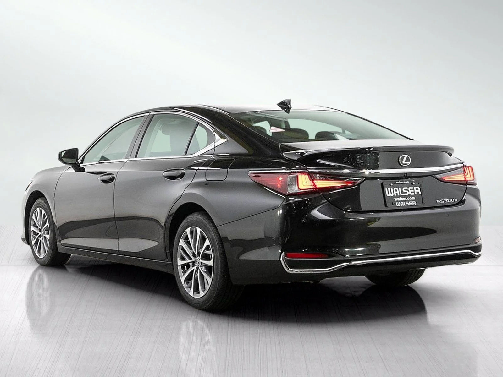 Used 2025 Black Lexus ES 300h F Sport Handling image 3